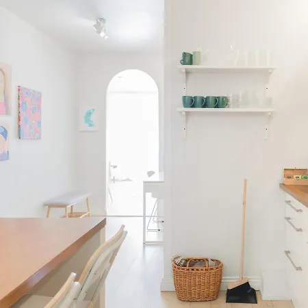 Апартаменты Rosendahl - 75m2 Lakeside Two-story Apt Next To The Beach And Scenic Park - Free Parking, Easy Check-in, Near Downtown