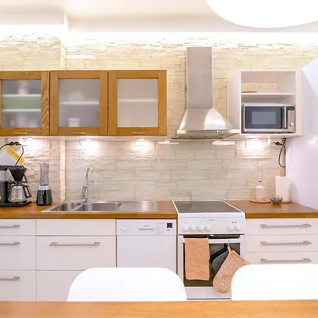 Rosendahl - 75m2 Lakeside Two-story Apt Next To The Beach And Scenic Park - Free Parking, Easy Check-in, Near Downtown *